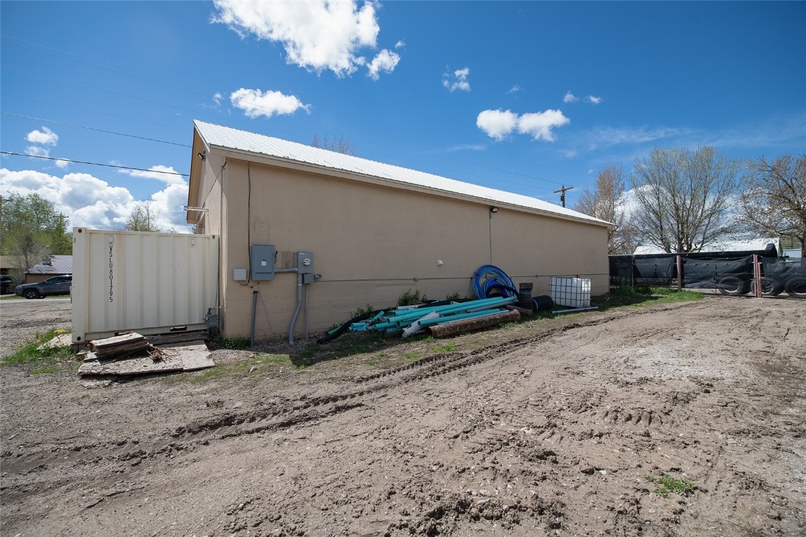 290 W Lincoln AVENUE 1