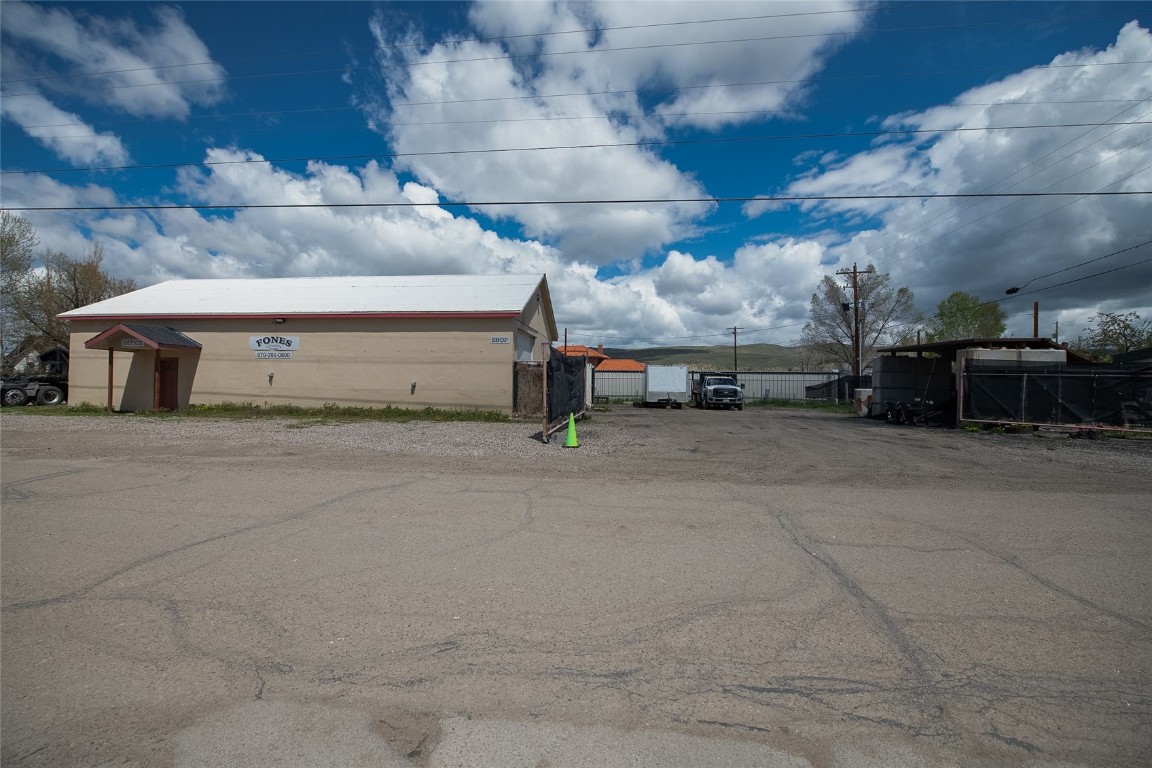 290 W Lincoln AVENUE 1