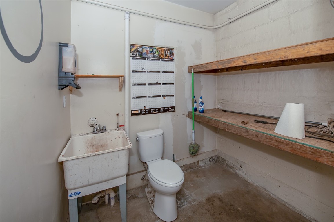 290 W Lincoln AVENUE 1