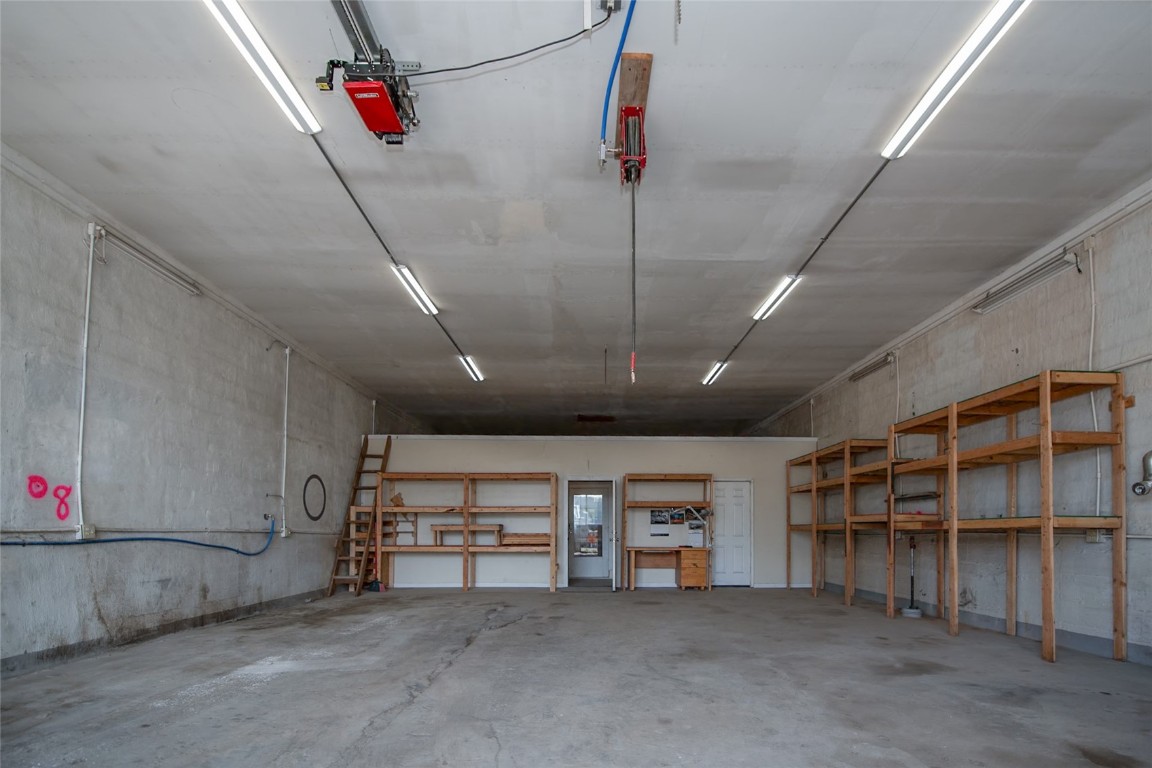 290 W Lincoln AVENUE 1