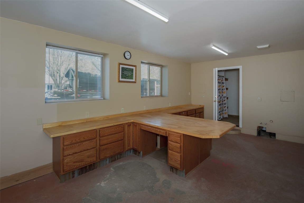 290 W Lincoln AVENUE 1