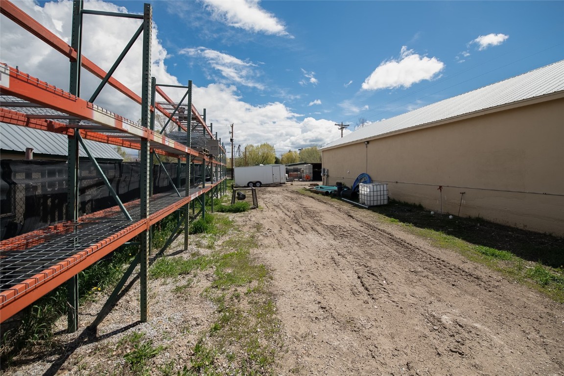 290 W Lincoln AVENUE 1