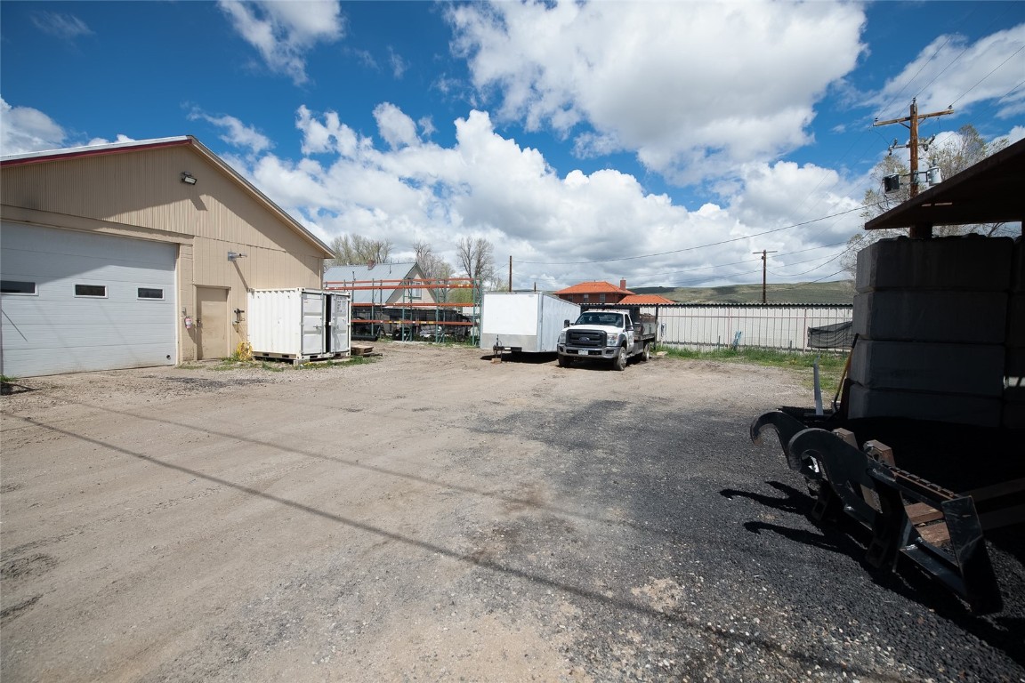 290 W Lincoln AVENUE 1