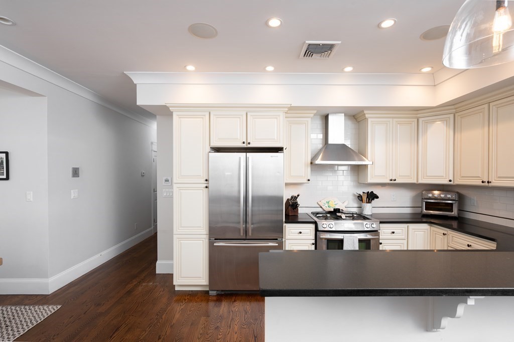 39 Coffey St # 4