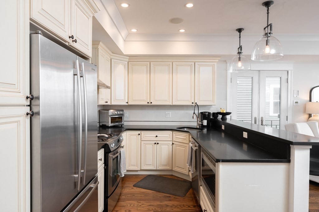39 Coffey St # 4