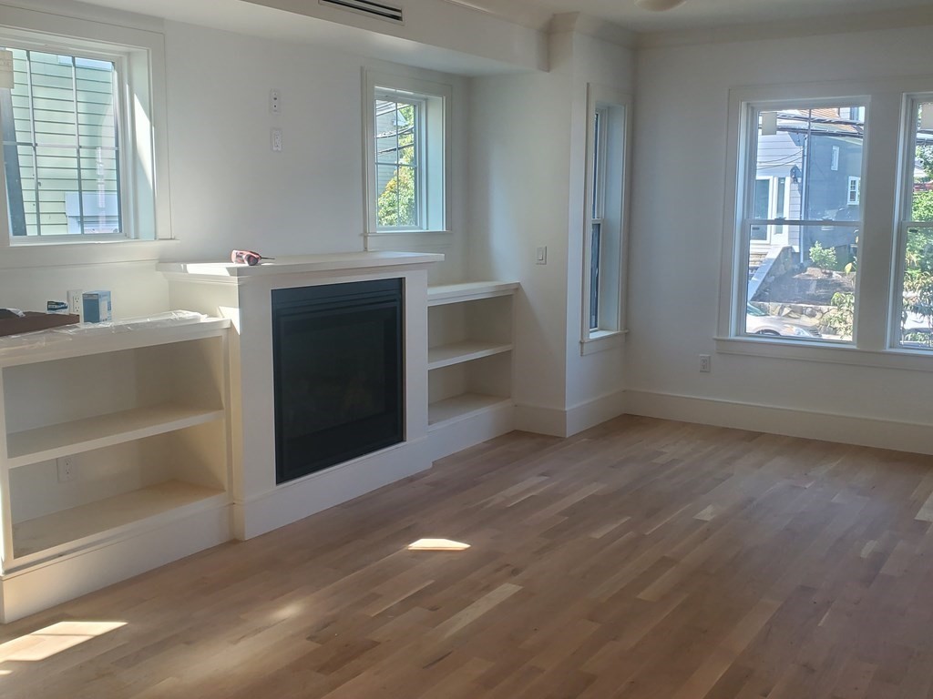 10 Hallet Street # 1