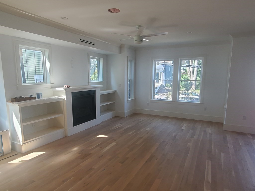 10 Hallet Street # 1