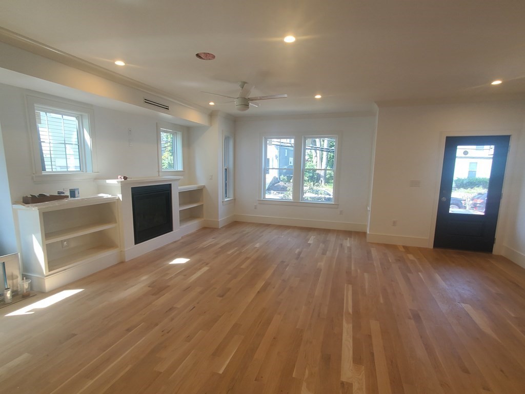 10 Hallet Street # 1
