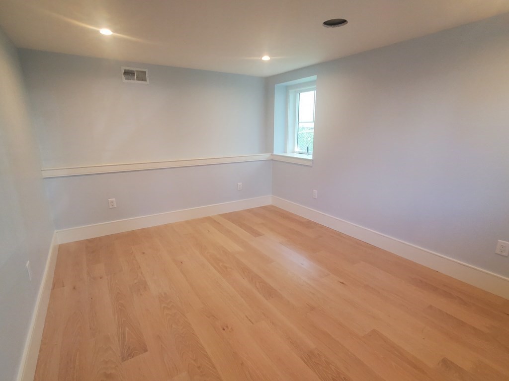 10 Hallet Street # 1