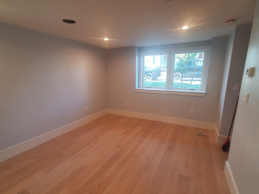 10 Hallet Street # 1