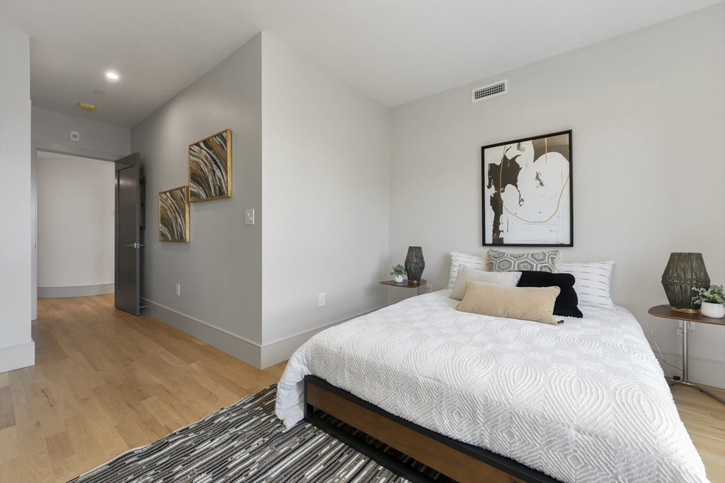 19 Clapp St. # 4
