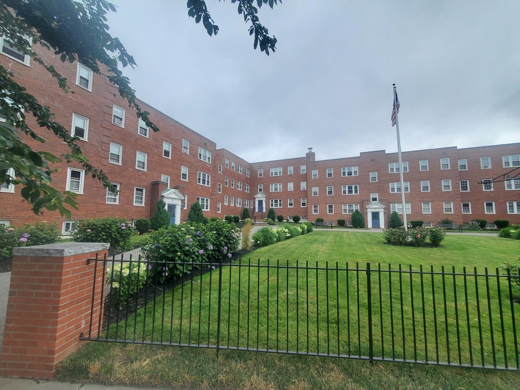 33 Lennon Court # 32