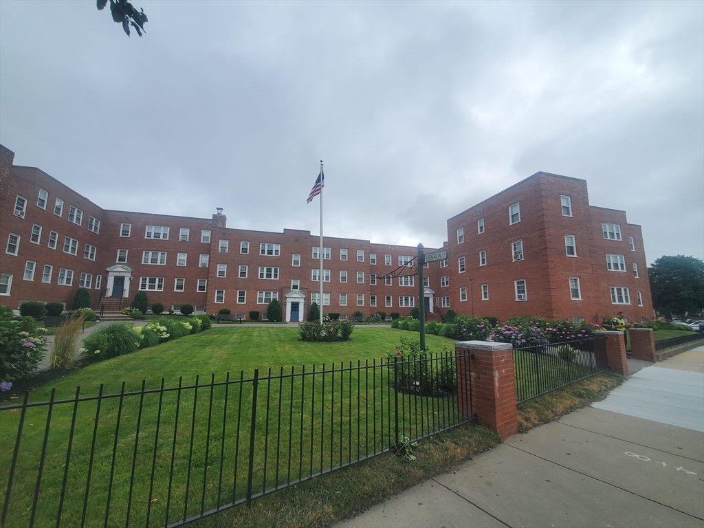33 Lennon Court # 32