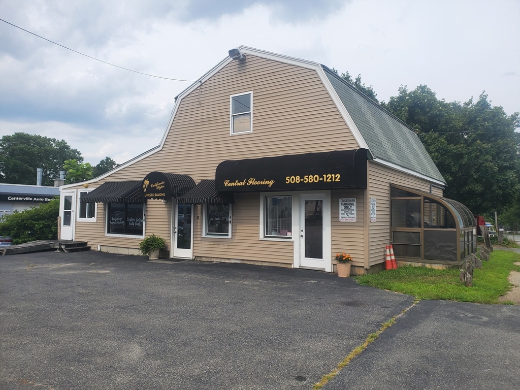 1574 Main St
