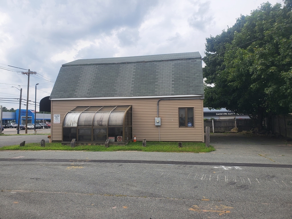 1574 Main St