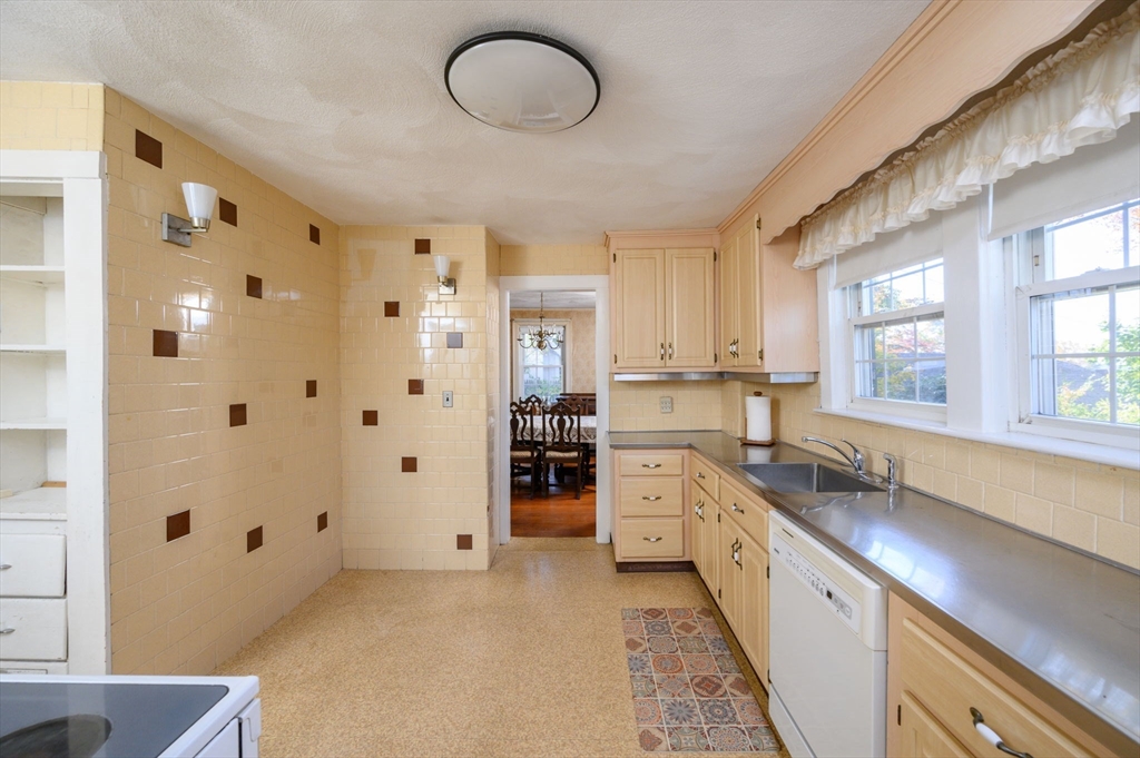 1427 Quincy Shore Dr