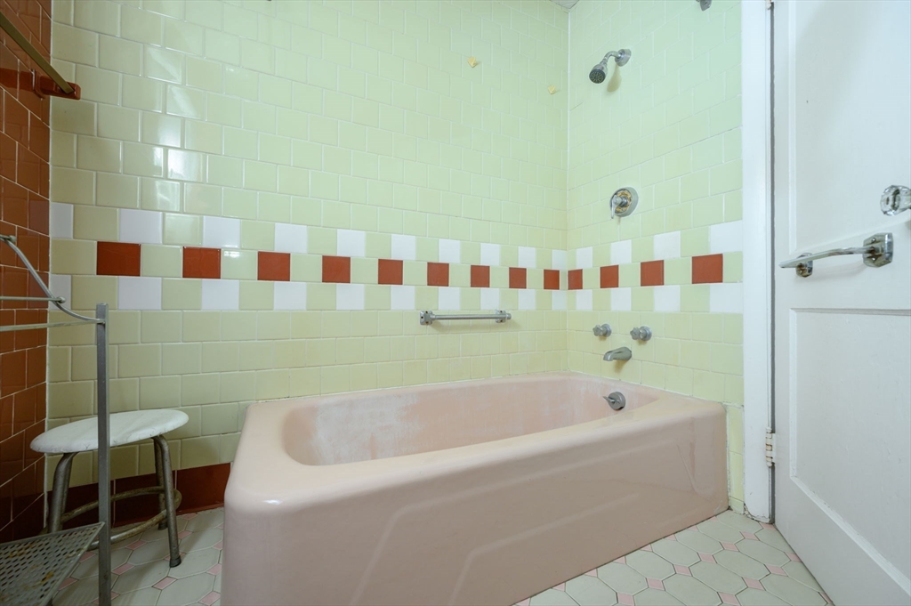 1427 Quincy Shore Dr