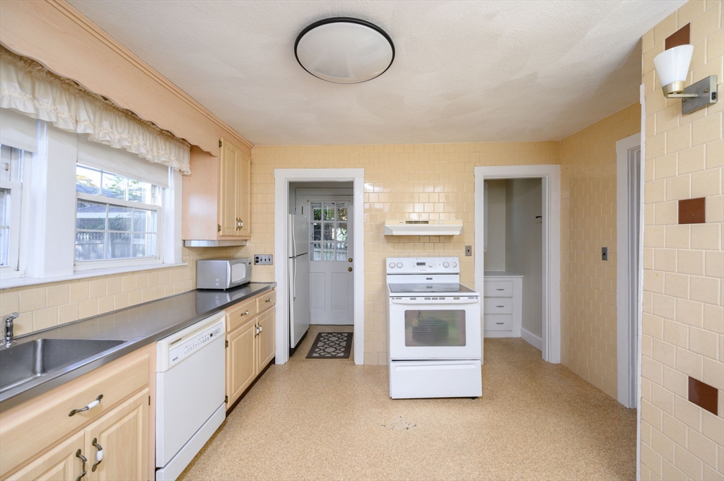 1427 Quincy Shore Dr