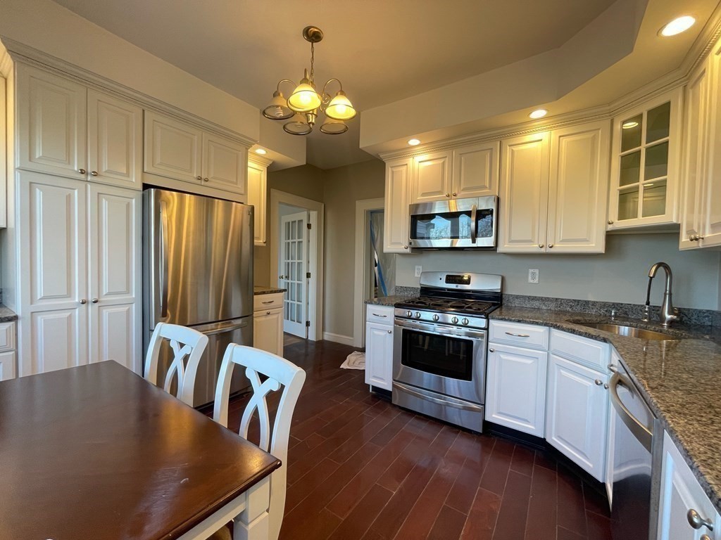 42 Grampian Way, Boston