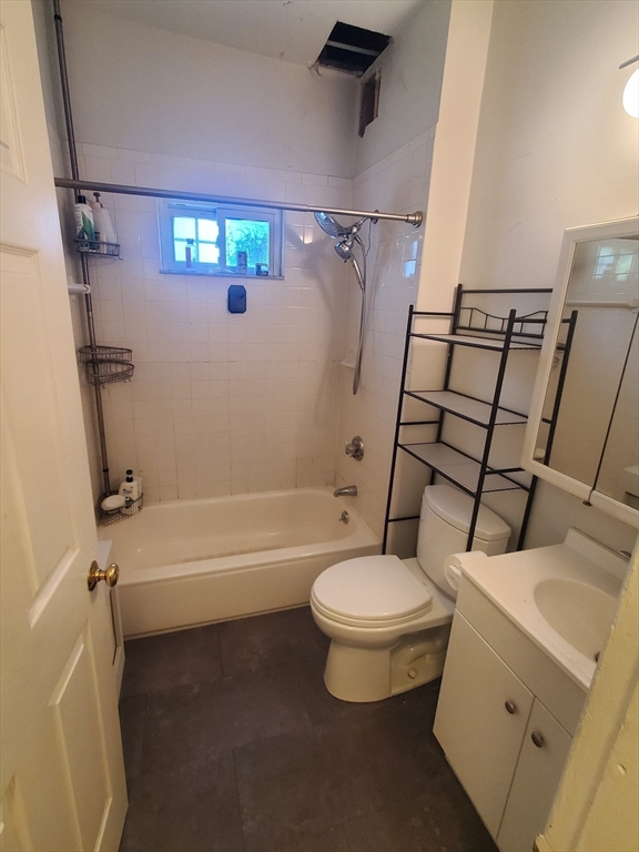 42 Grampian Way, Boston