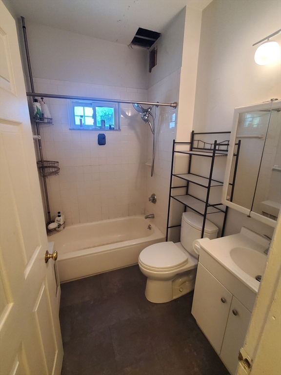 42 Grampian Way, Boston