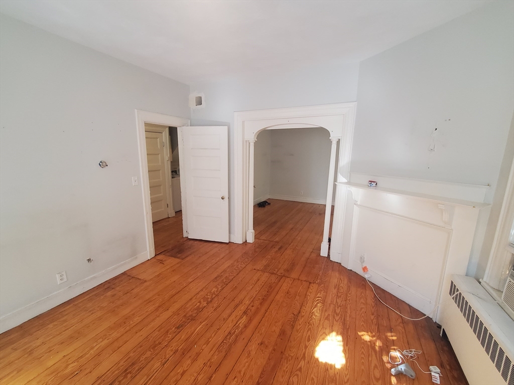 42 Grampian Way, Boston