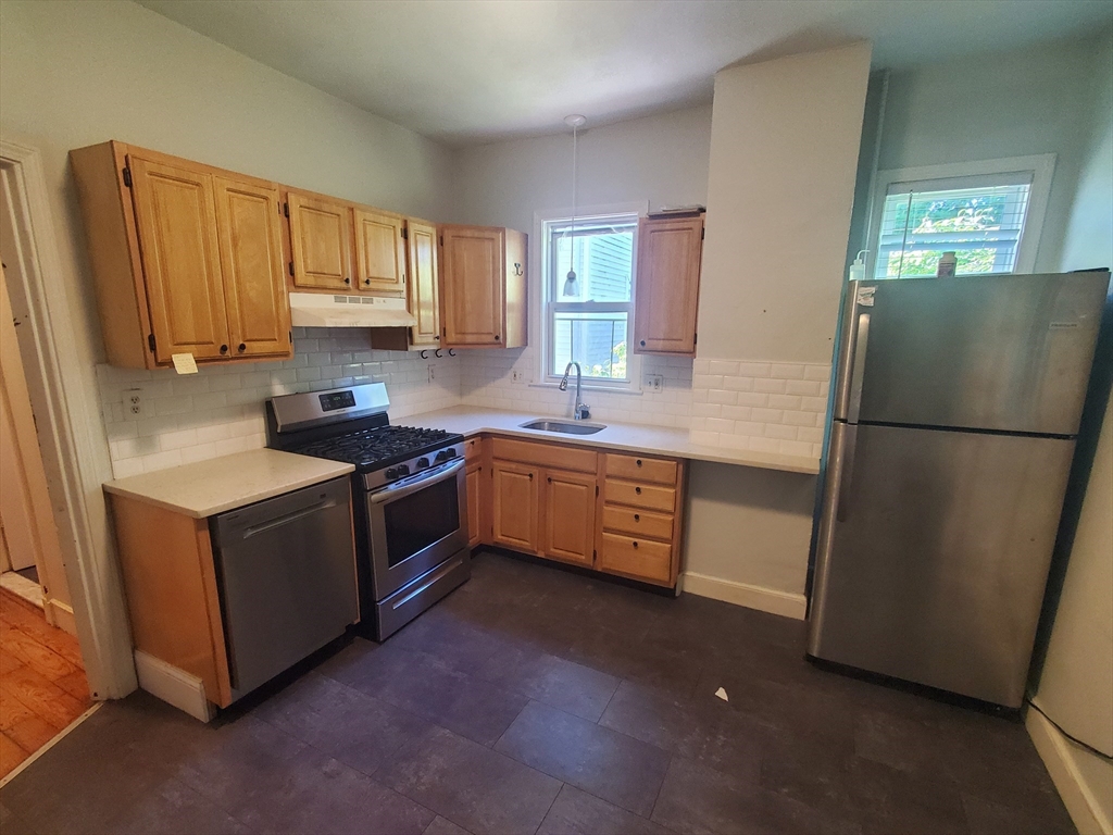 42 Grampian Way, Boston