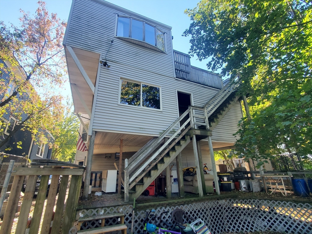 42 Grampian Way, Boston