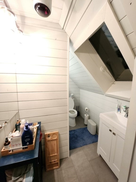 42 Grampian Way, Boston