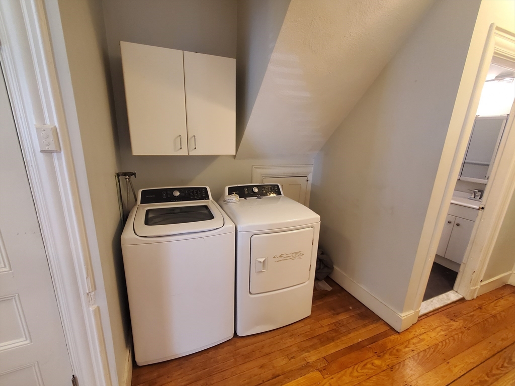 42 Grampian Way, Boston