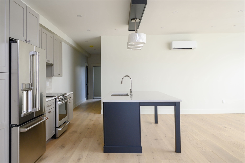 21 Tanglewood # 2, Boston Unit: 2