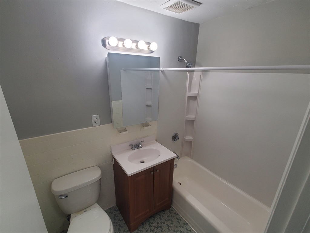 760 Cummins Highway # 18