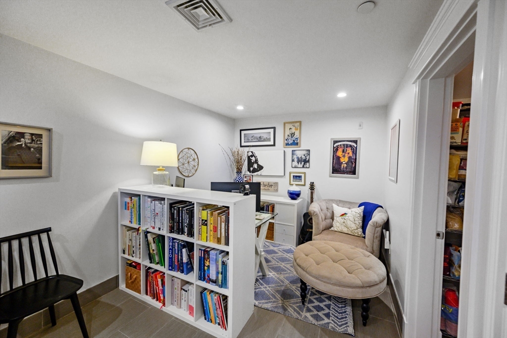 8 Manley St # 1