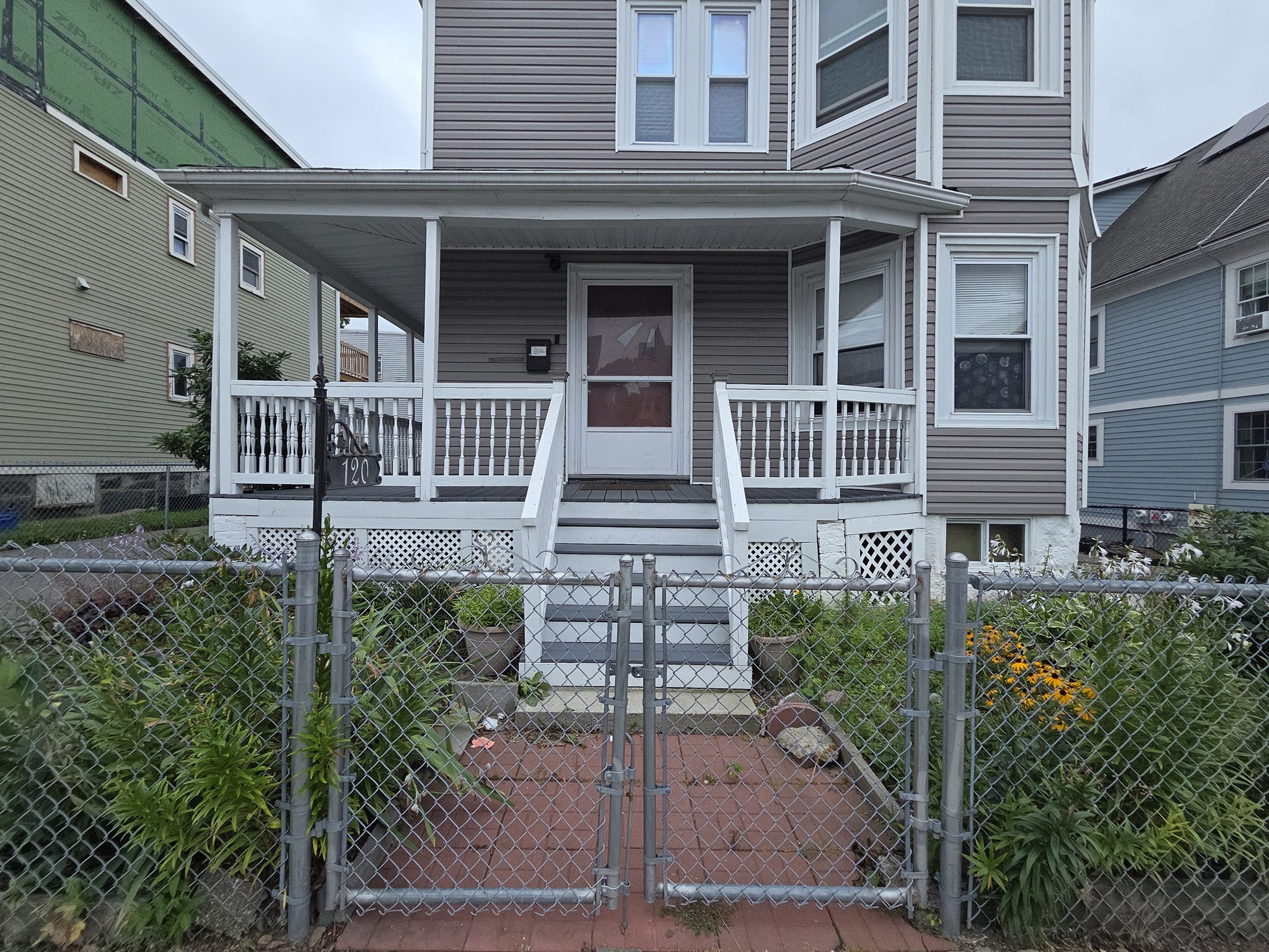 120 Woodrow Ave