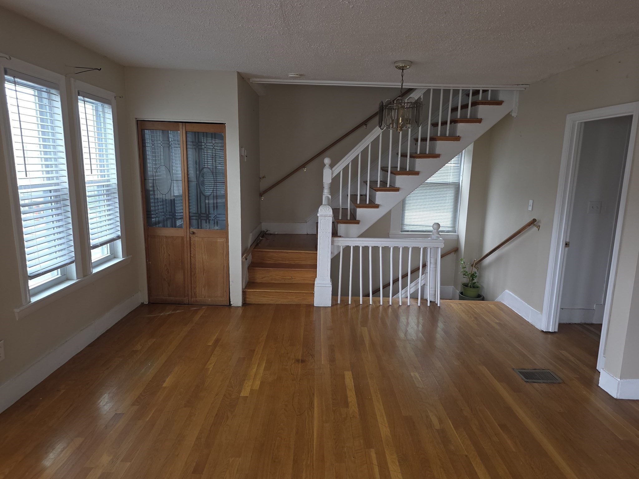 120 Woodrow Ave