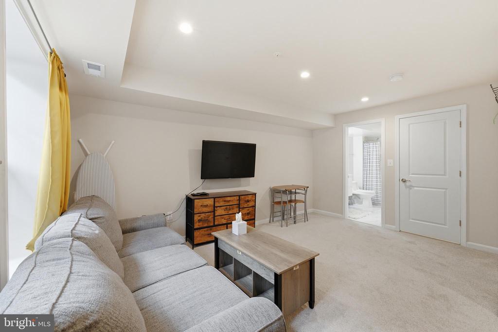 1433 HOWARD ROAD SE