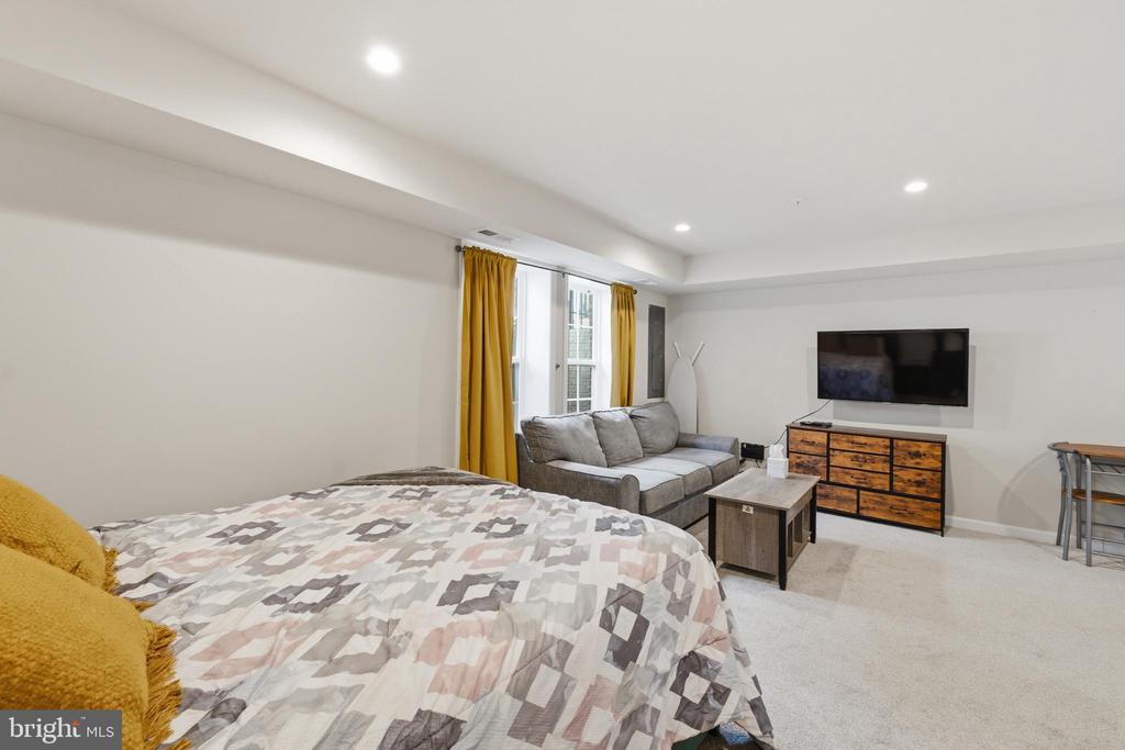 1433 HOWARD ROAD SE