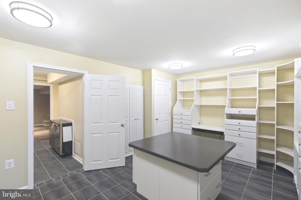 8040 FLORA LANE