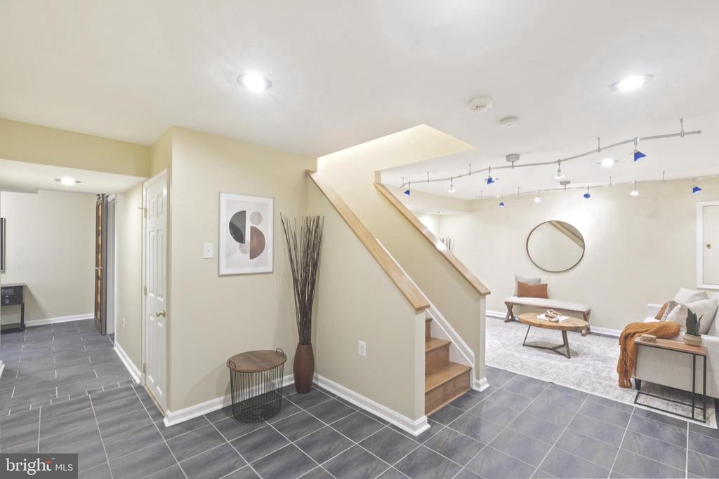 8040 FLORA LANE