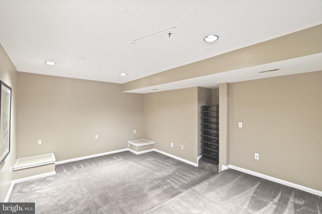 8040 FLORA LANE