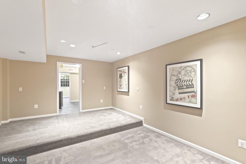 8040 FLORA LANE