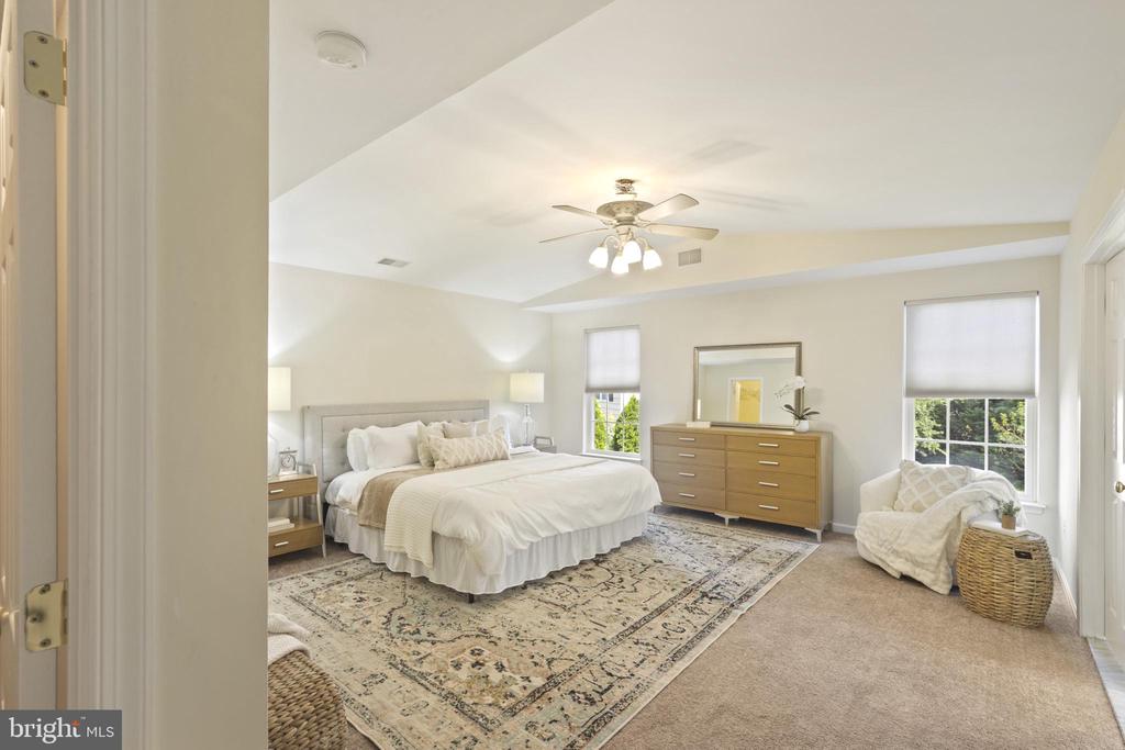 8040 FLORA LANE