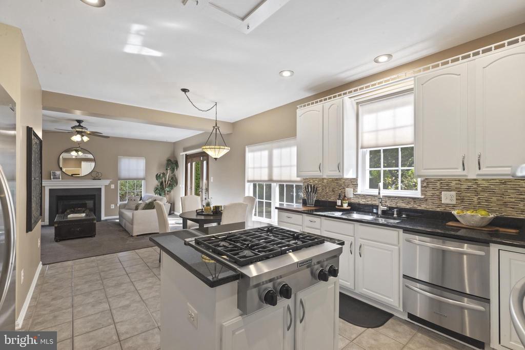 8040 FLORA LANE
