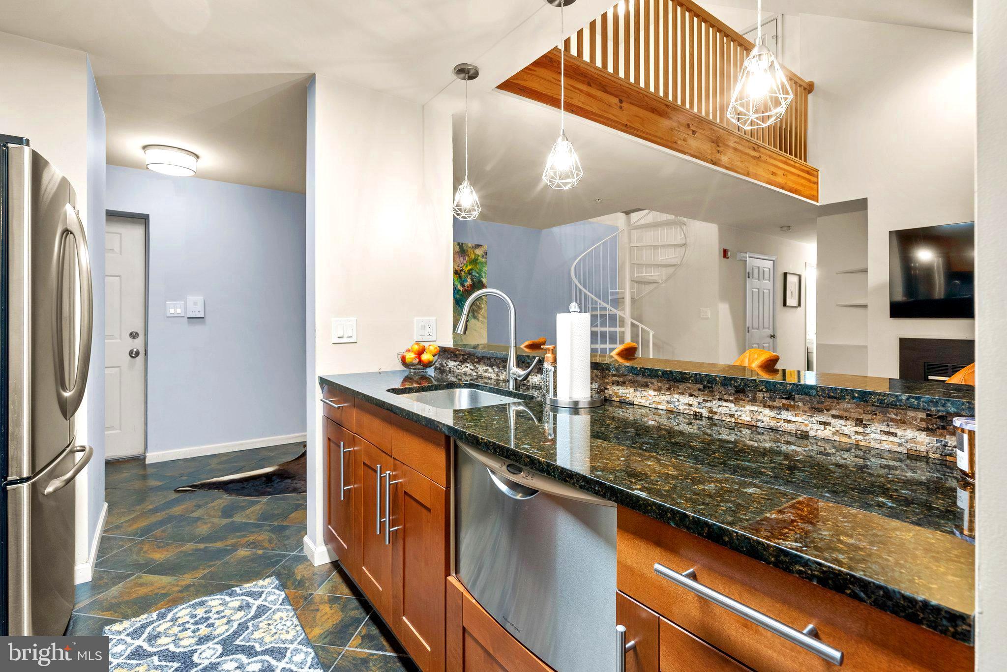 9715 Lake Pointe Ct ##303