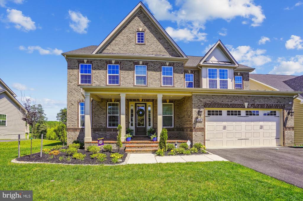 608 REXFORD WAY
