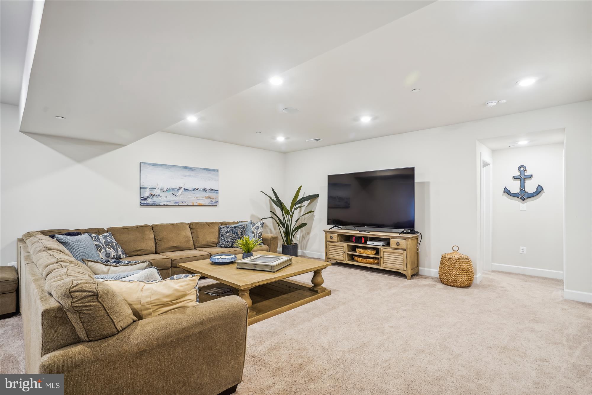 608 REXFORD WAY