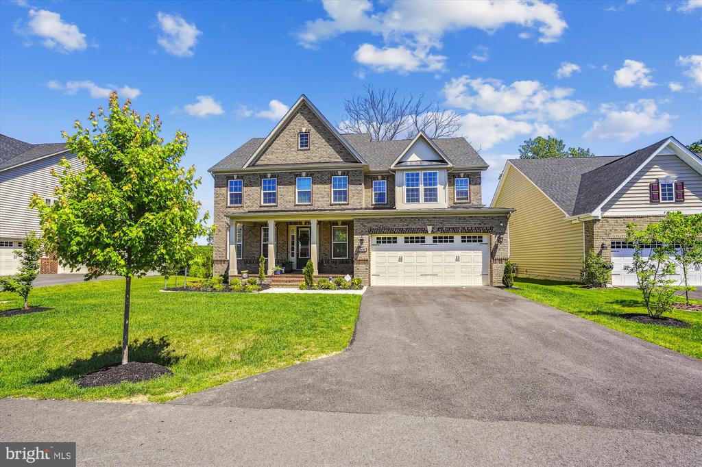 608 REXFORD WAY