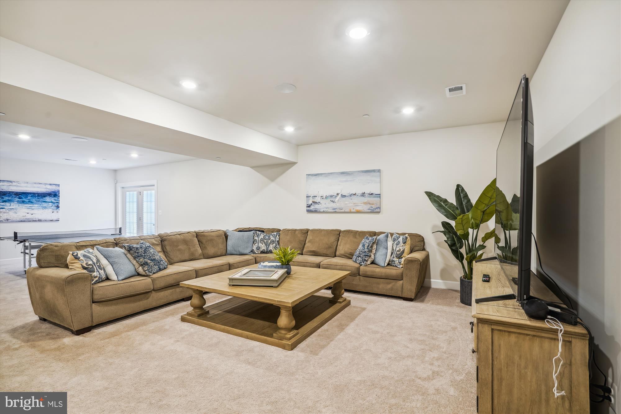 608 REXFORD WAY