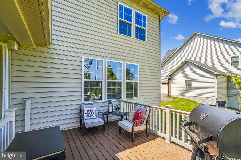 608 REXFORD WAY