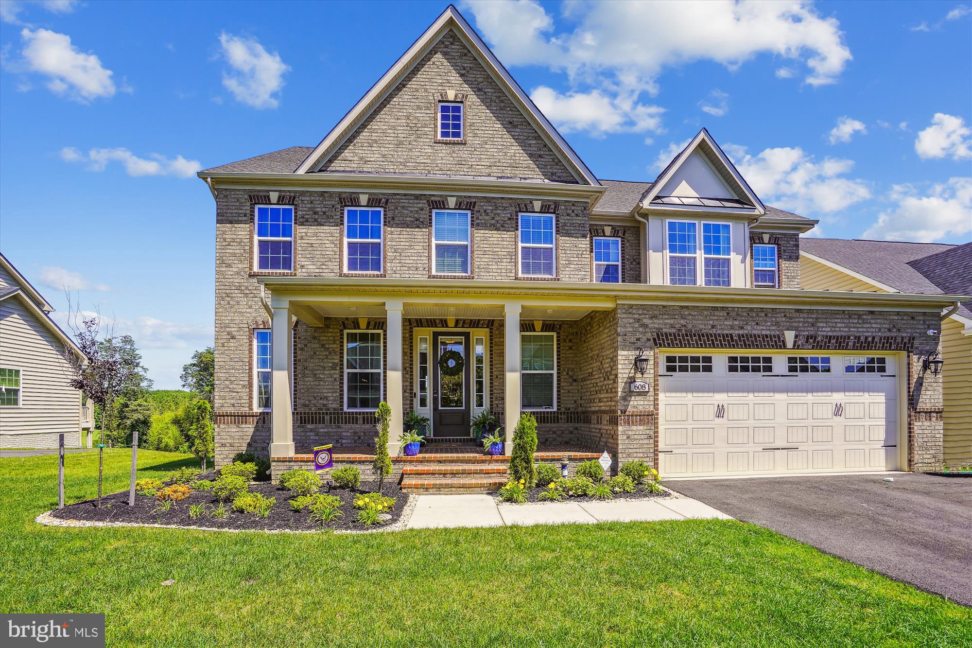 608 REXFORD WAY
